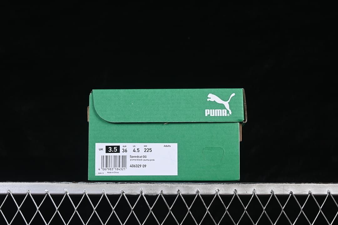 Green Puma shoe box with a label identifying Speedcat OG, black and Puma pink, and sample size details.