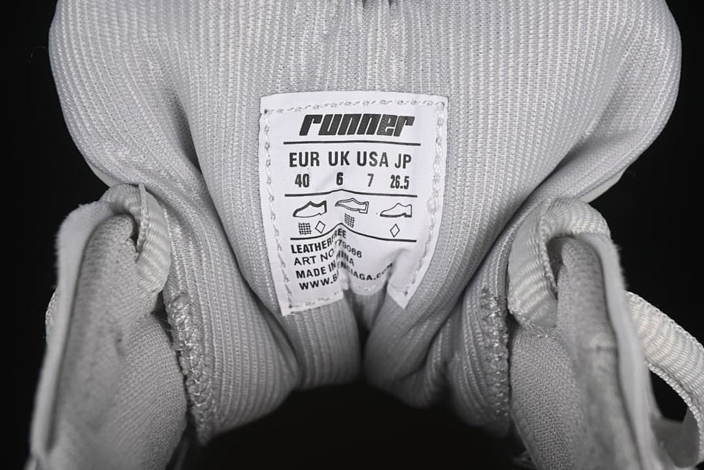 Tongue size label showing EUR 40, UK 6, USA 7, and JP 26.5.