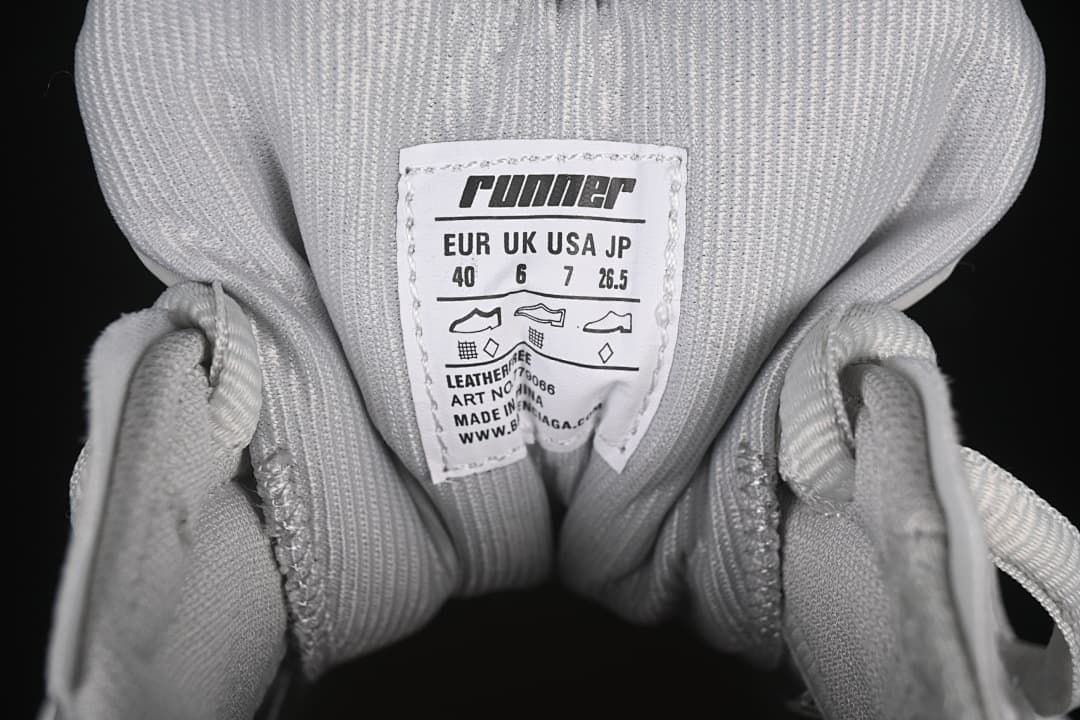 Tongue size label showing EUR 40, UK 6, USA 7, and JP 26.5.