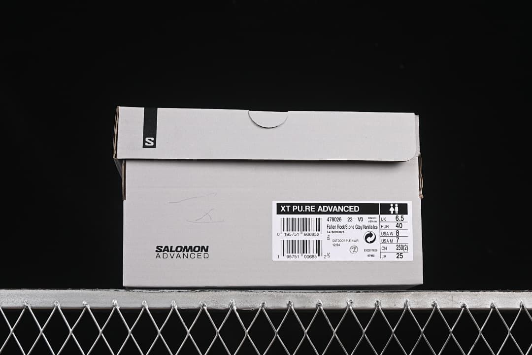 Shoebox label identifying XT Pu.re Advanced, style 478026, and EU 40