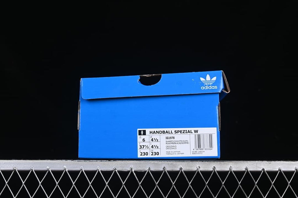 Shoe box label identifying Handball Spezial W, style IG1978, and the photographed size