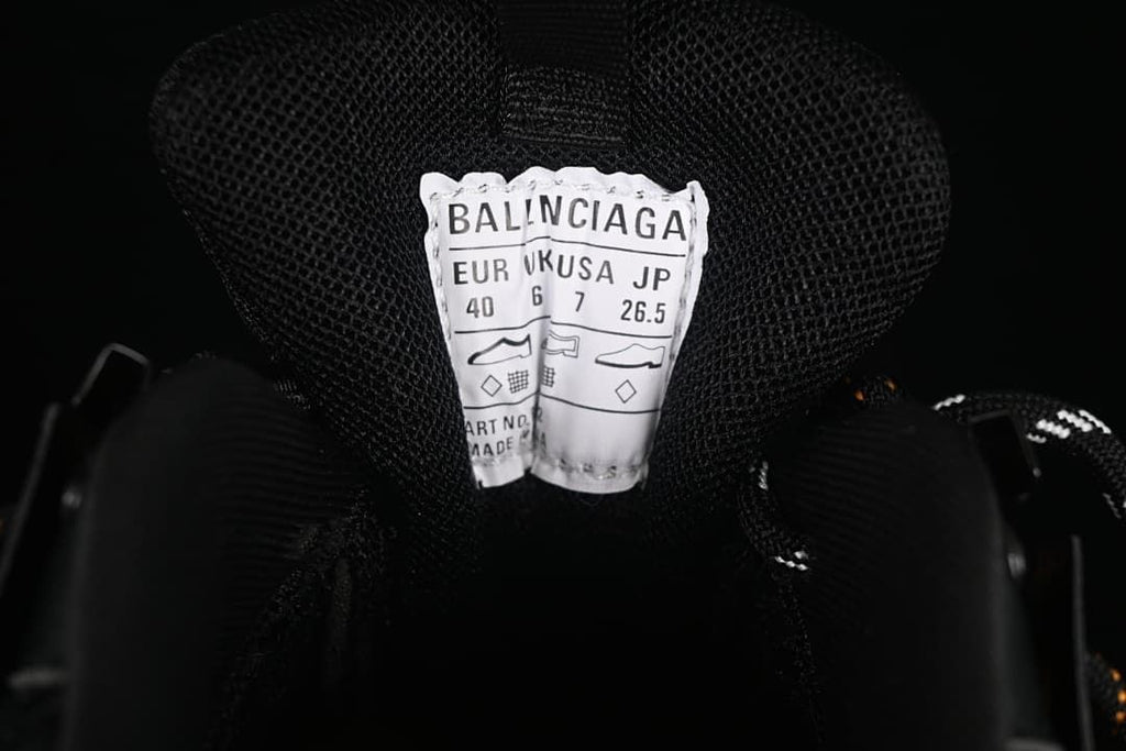 Tongue size label showing EU 40, US 6, UK 7, and JP 26.5.