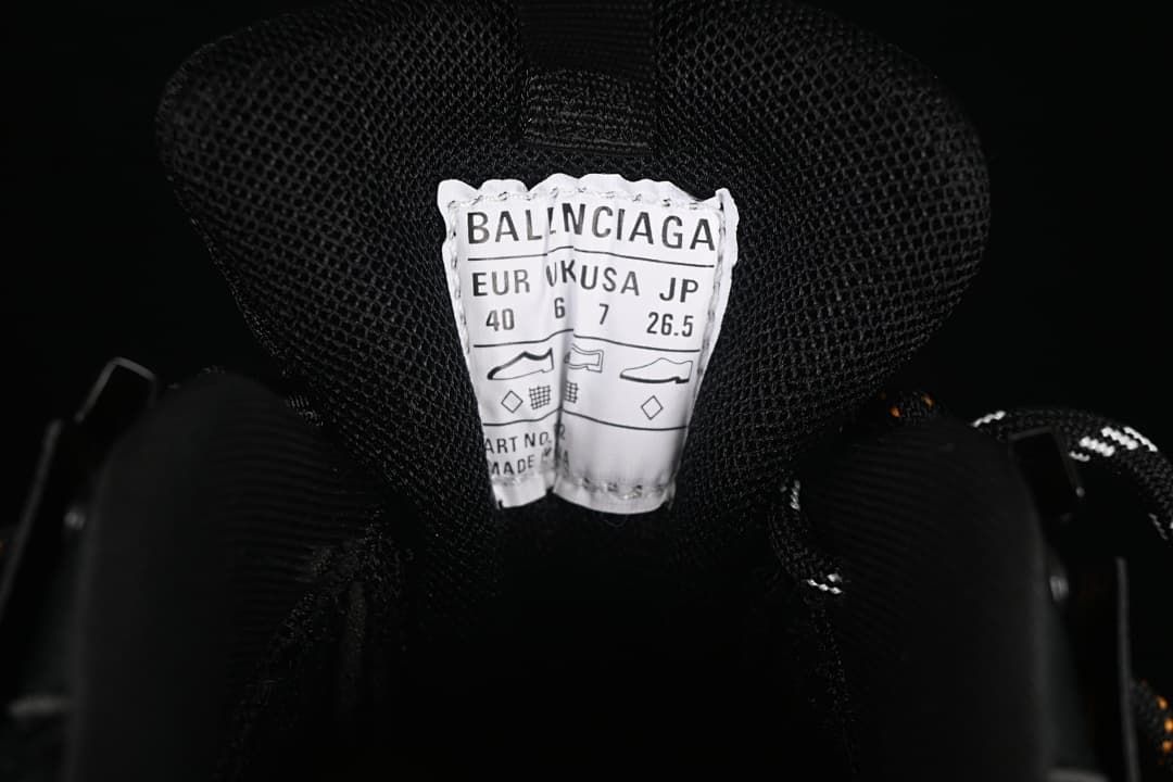 Tongue size label showing EU 40, US 6, UK 7, and JP 26.5.