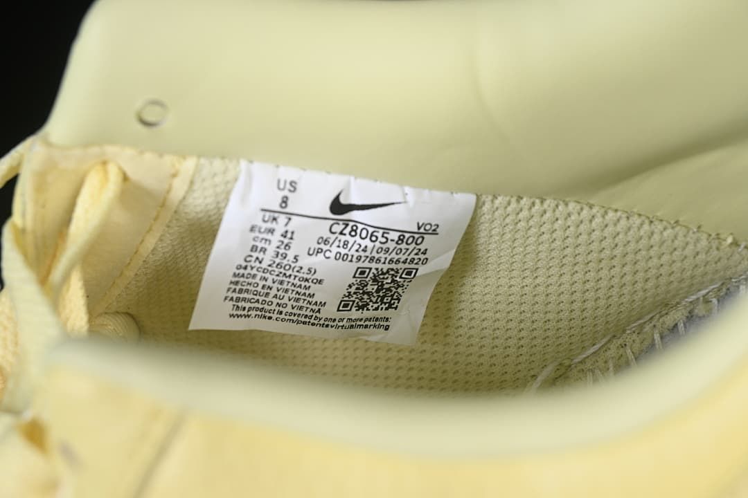 Interior size label showing style code CZ8065-800 and sample sizing