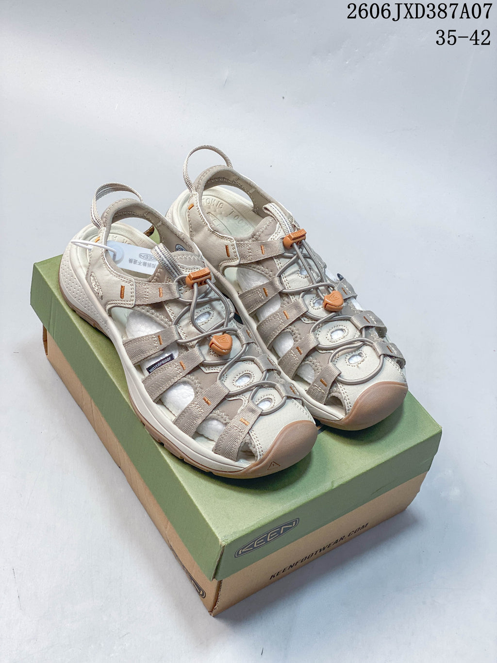 Pair of light beige KEEN Newport H2 closed-toe sandals on a shoebox; image overlay shows 35–42.