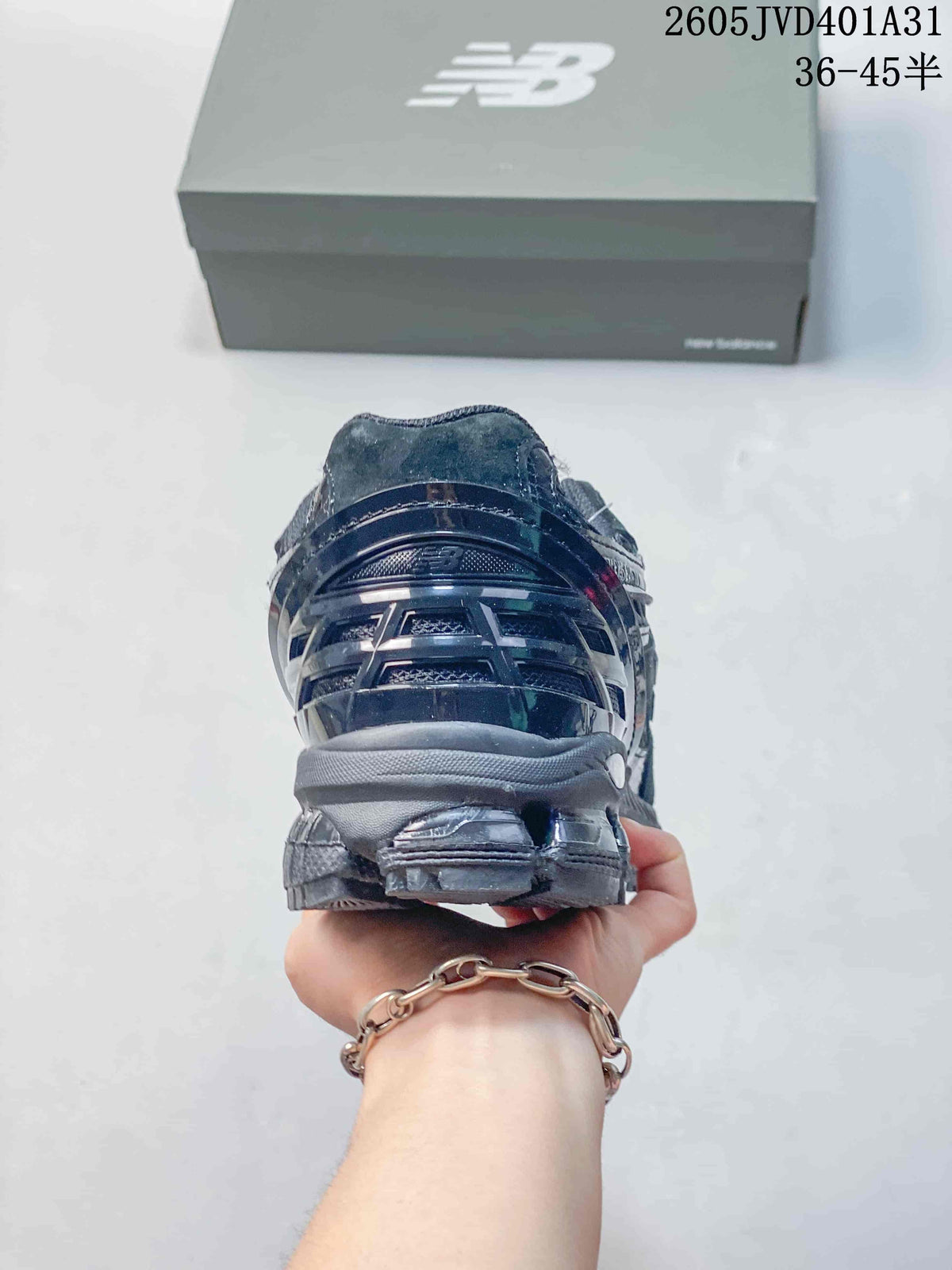 Rear view of a charcoal gray New Balance sneaker showing the heel structure; size range text appears in the image.