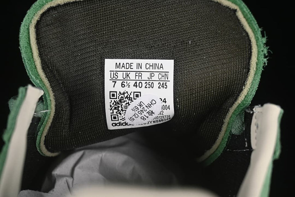 Interior size label showing US 7, UK 6.5 and FR 40
