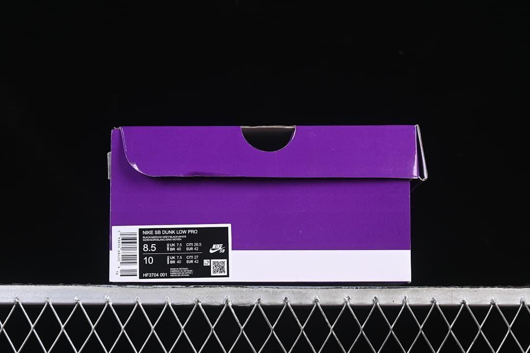 Purple shoe box with label showing style HF3704-001 and sample size information.