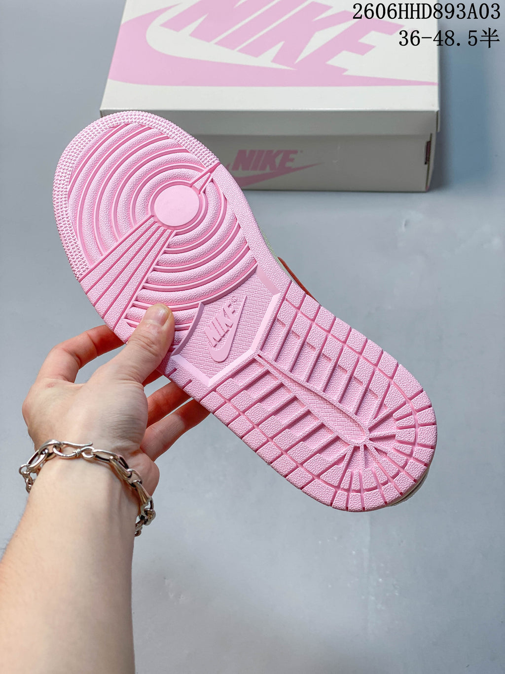 Pink outsole with circular forefoot tread on a low-top sneaker; image overlay states a size range.
