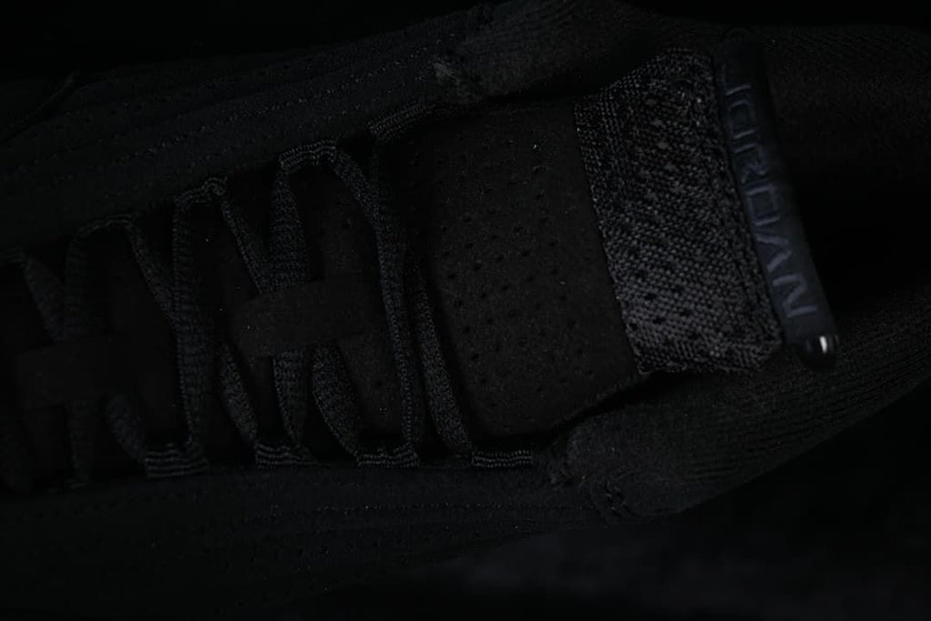 Close-up of the black laces and tongue