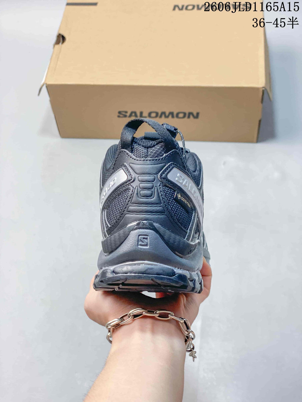 Rear view of the charcoal gray shoe showing heel construction and branding; image overlay lists sizes 36–45.5.