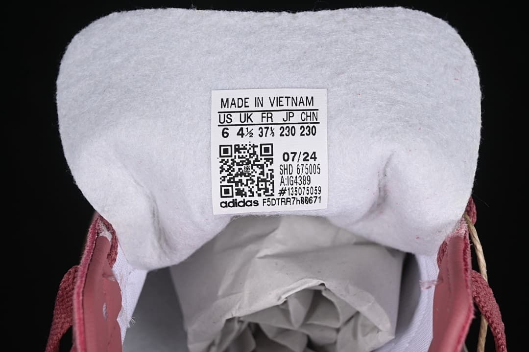 Close-up of the tongue label showing sample size information and model code IG4389