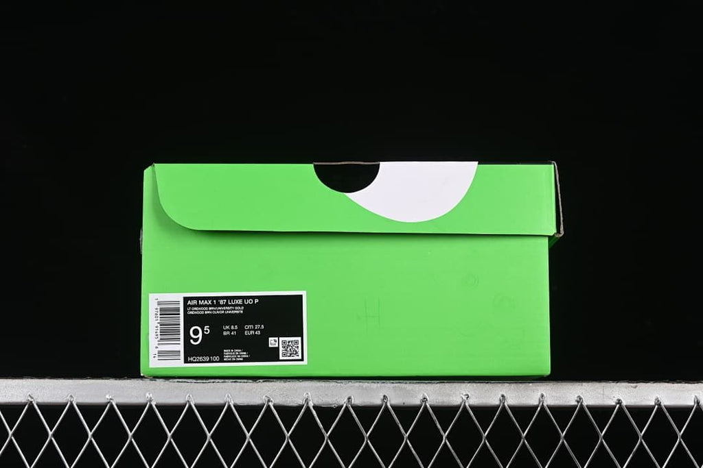 Green shoe box label showing Air Max 1 ’87 Luxe UO P, size 9.5, and style code HQ2639 100.