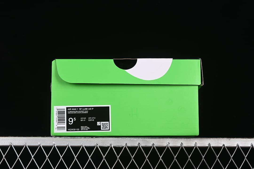 Green shoe box label showing Air Max 1 ’87 Luxe UO P, size 9.5, and style code HQ2639 100.