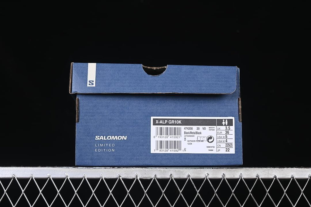 Shoe box label identifies the model as X-ALP GR10K and shows a photographed EU size of 36.