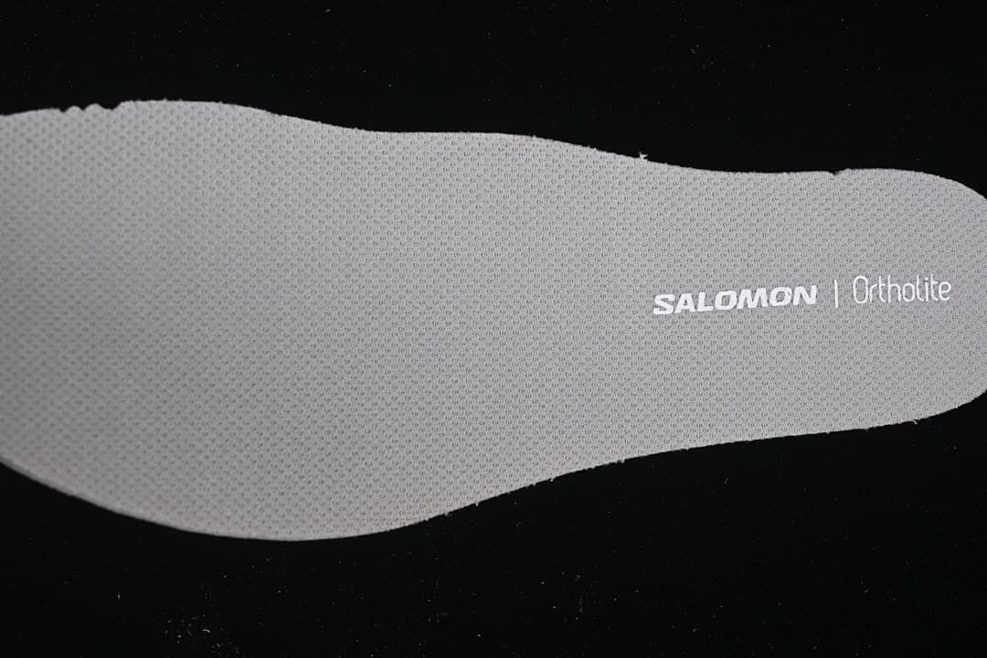 Close-up of the insole marked Salomon Ortholite.