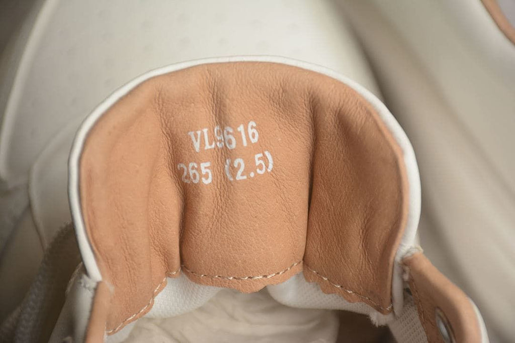 Inside tongue marking with size information: 265 (2.5)
