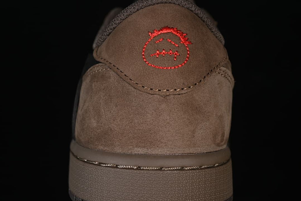 Brown heel panel with red embroidered graphic