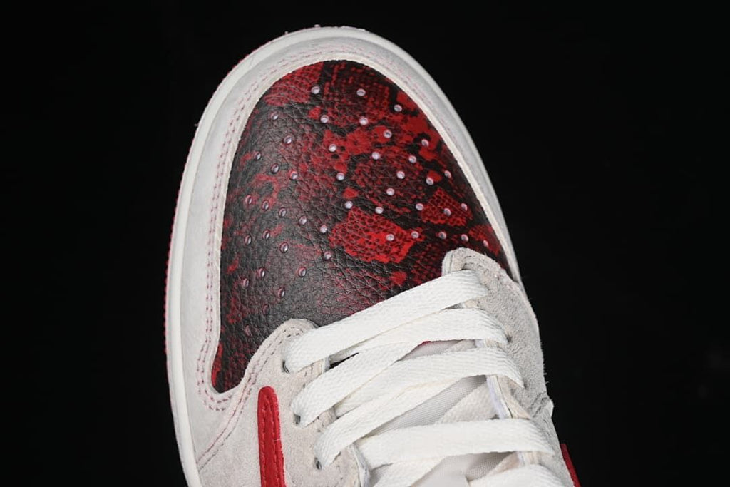 Top view of the patterned toe panel and white laces.