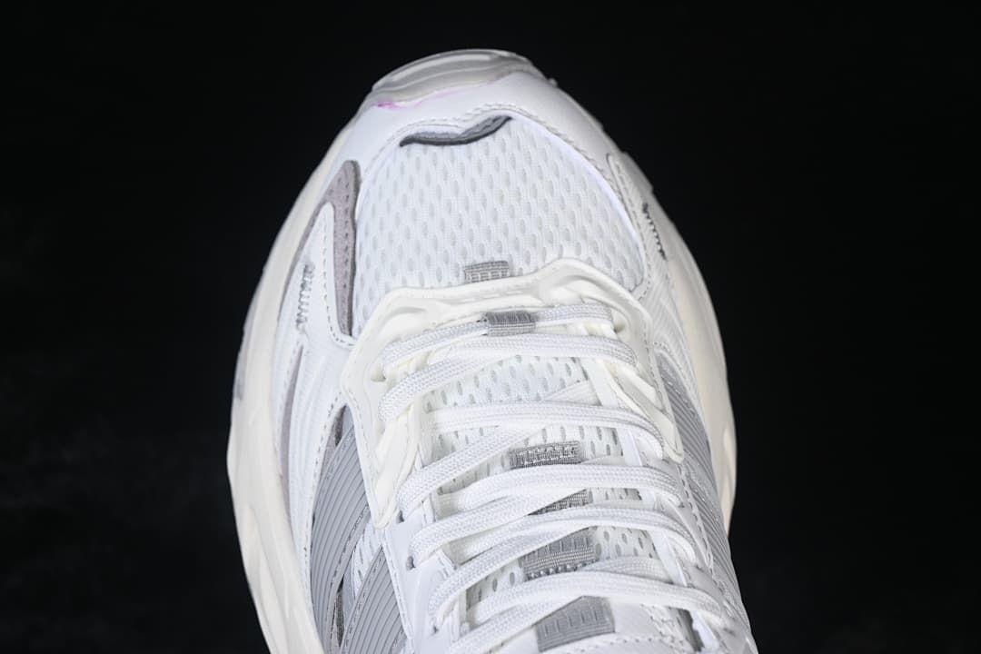 Top-front detail of the mesh toe and lace-up closure