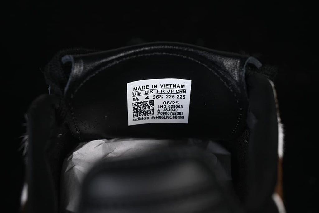 Close-up of the shoe size label showing EU 36 2/3, UK 4, US 5 1/2 and 225 mm