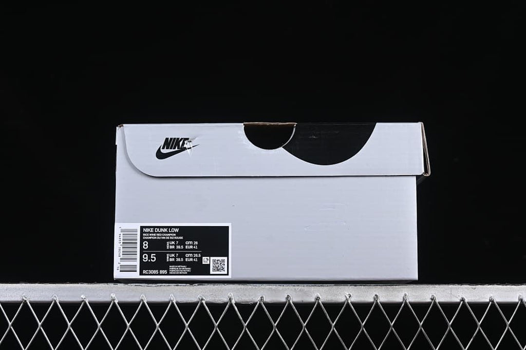 Nike Dunk Low shoe box with visible size label