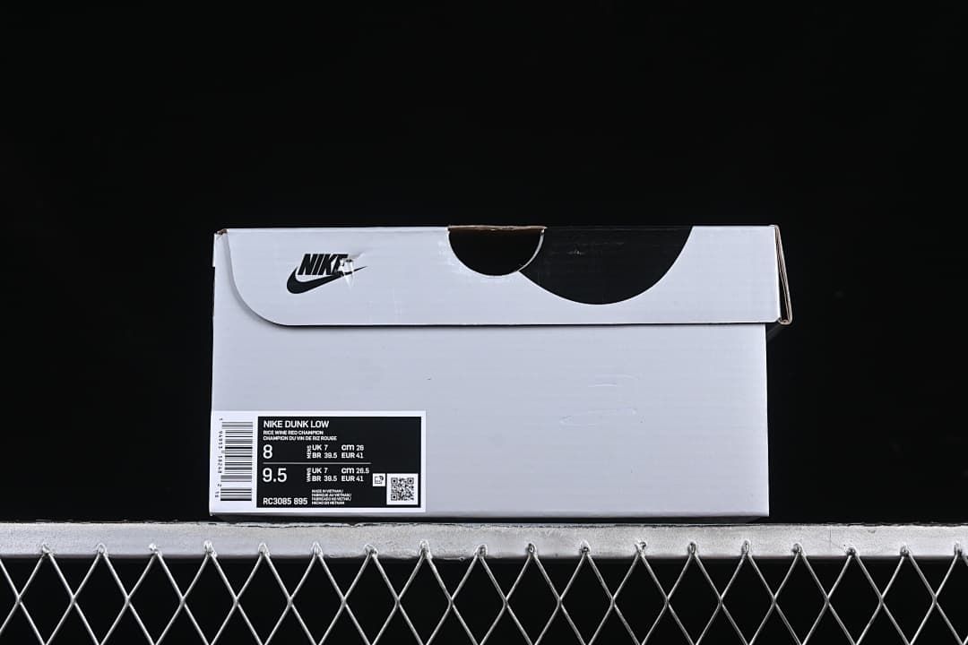 Nike Dunk Low shoe box with visible size label