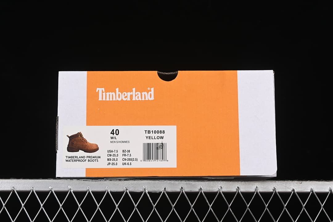 Boot box label showing EU size 40 and size conversions