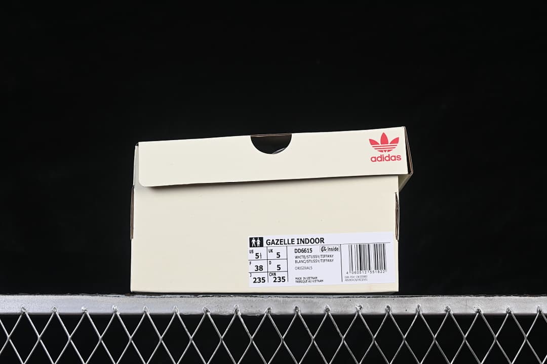 Shoe box label identifying Gazelle Indoor, style DD6615, and EU size 38