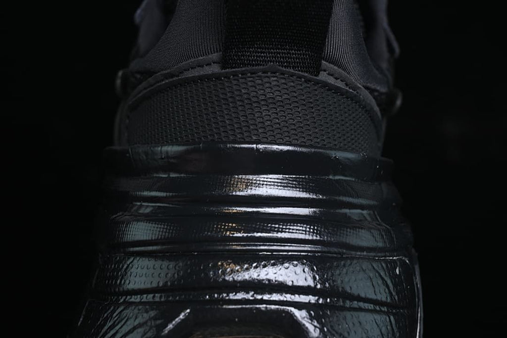 Close-up of the black heel and sculpted sole