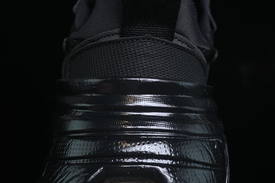 Close-up of the black heel and sculpted sole