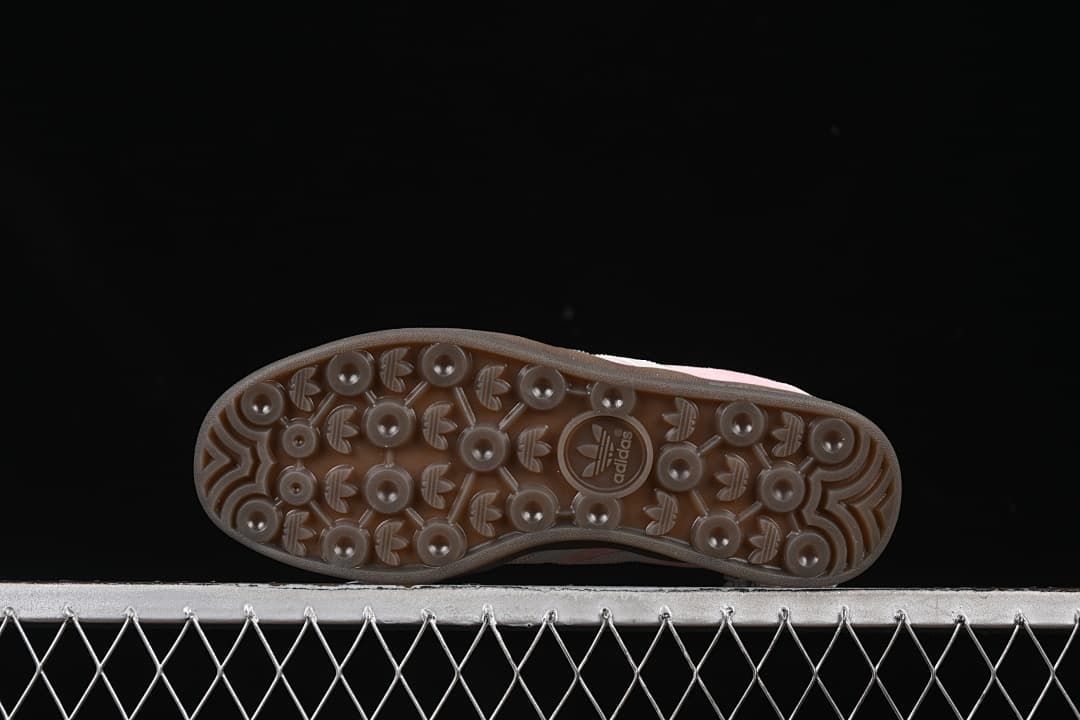 Underside showing the patterned gum outsole