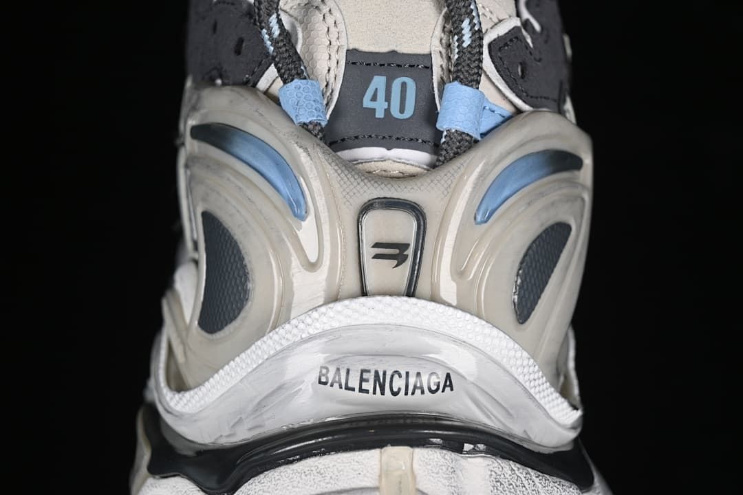 Rear view of the sneaker showing the heel details and size 40 marking.