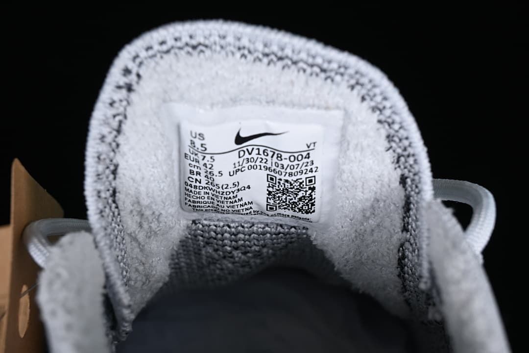 Close-up of the shoe tongue label showing style code DV1678-004 and sample size markings.