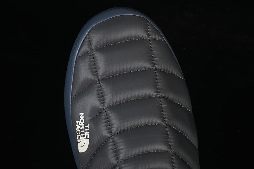 Top view of the quilted toe and logo
