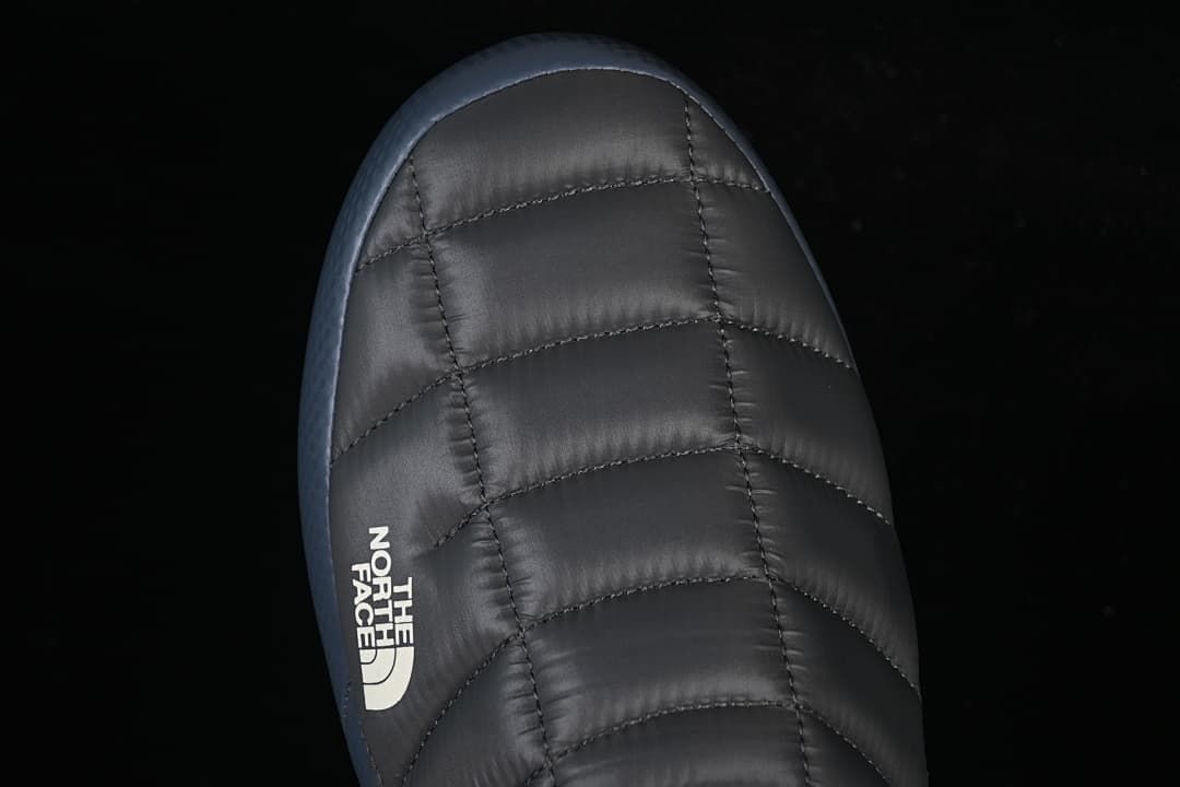 Top view of the quilted toe and logo