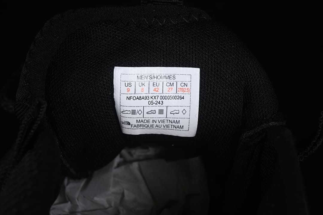 Tongue size label showing men’s EU 42 and model code