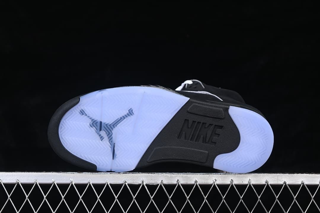 Bottom view showing the outsole tread and central Nike branding