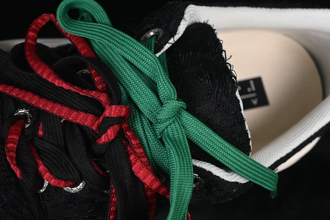 Close-up of additional red and green lace colors