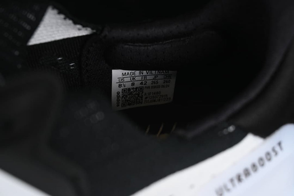 Interior size label showing US 8.5, UK 8, EU 42, JP 265 and CHN 260