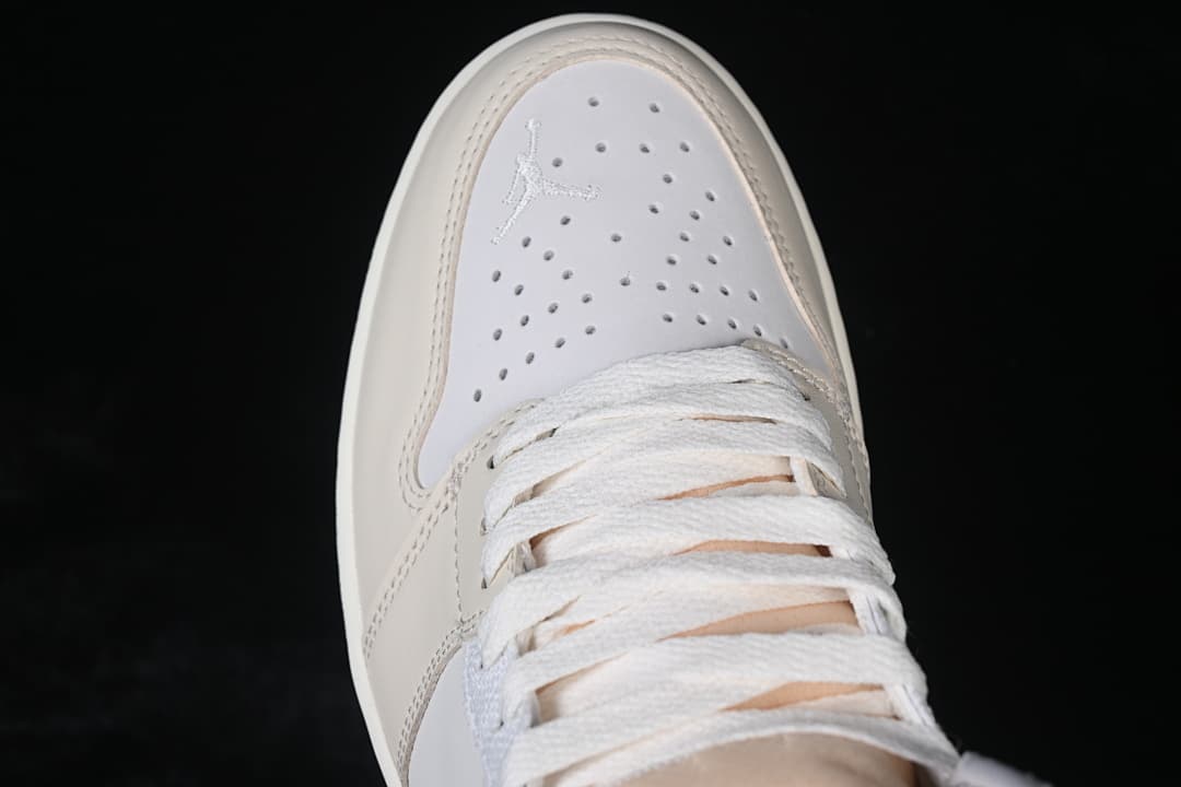 Top view of the perforated toe and laces
