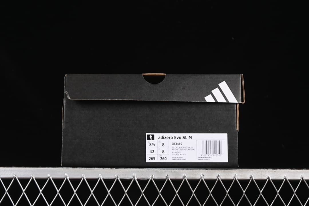 Shoebox with a label identifying the Adizero Evo SL M and size details