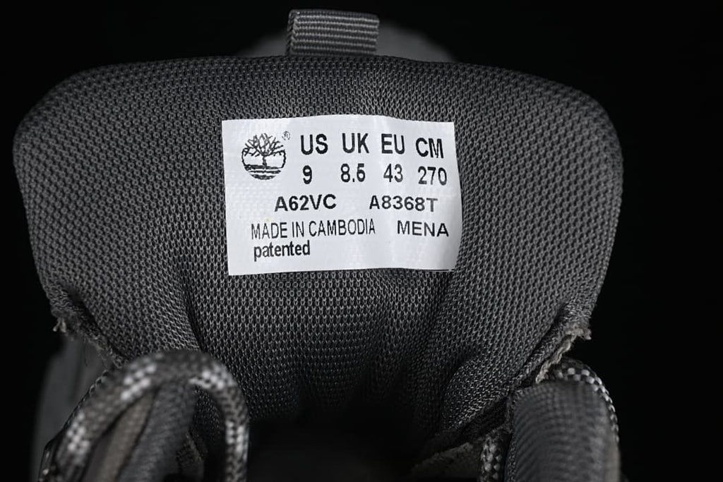 Tongue label showing US 9, UK 8.5, EU 43, and CM 270
