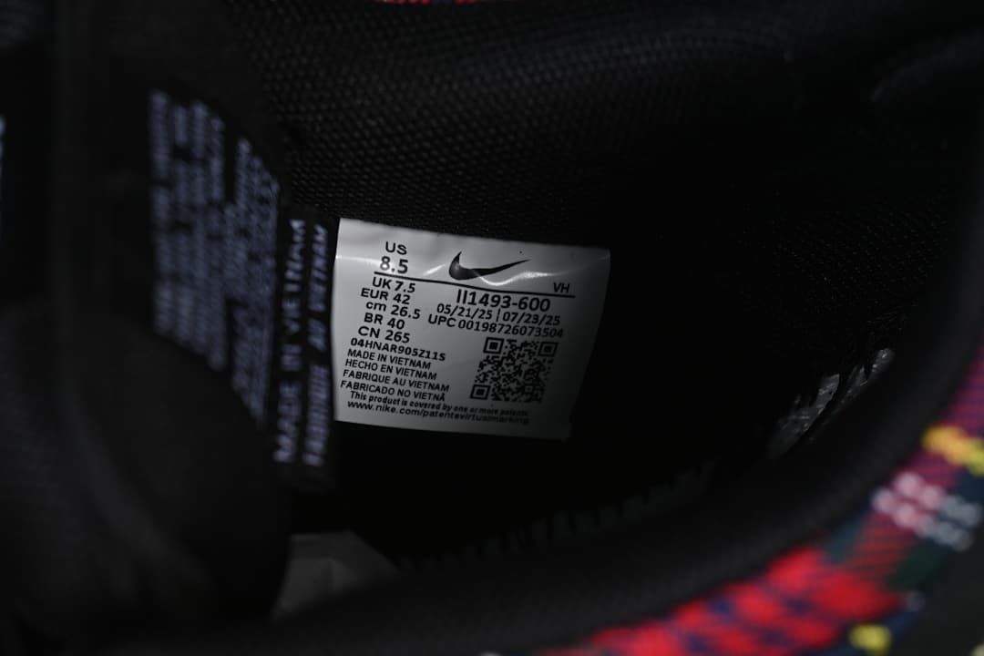 Interior size label showing EU 42 and other size conversions.