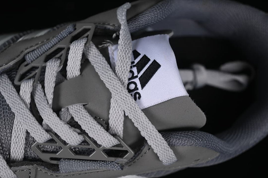 Close-up of the laces and tongue branding
