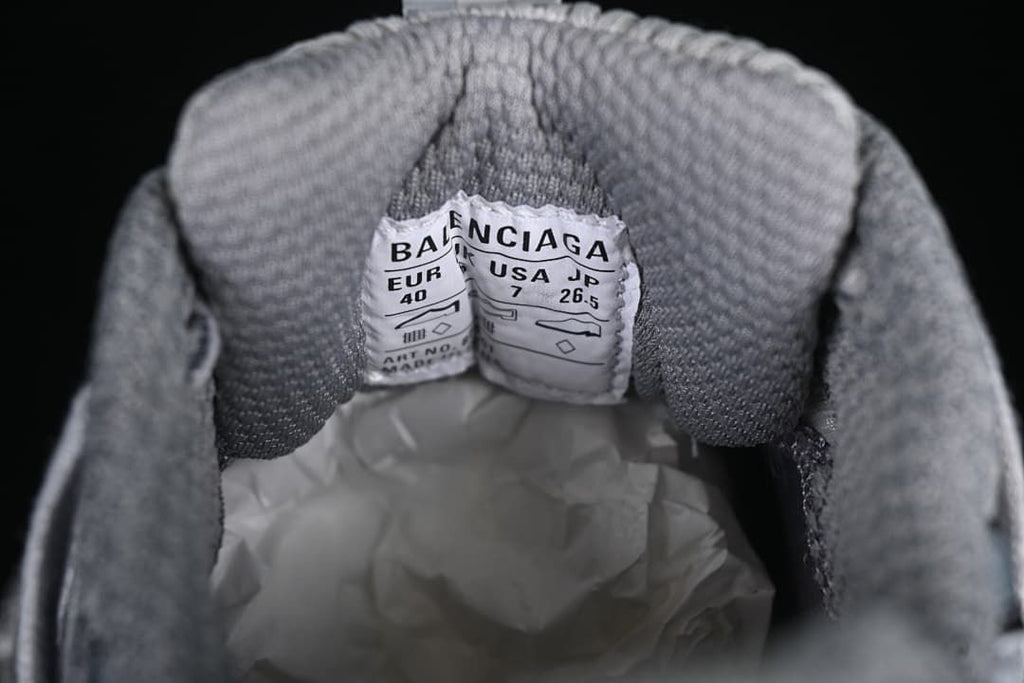 Inside tongue labels showing EU size 40 and other size markings