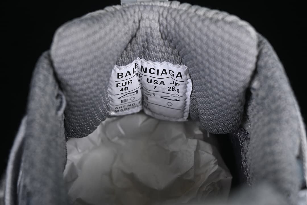 Inside tongue labels showing EU size 40 and other size markings