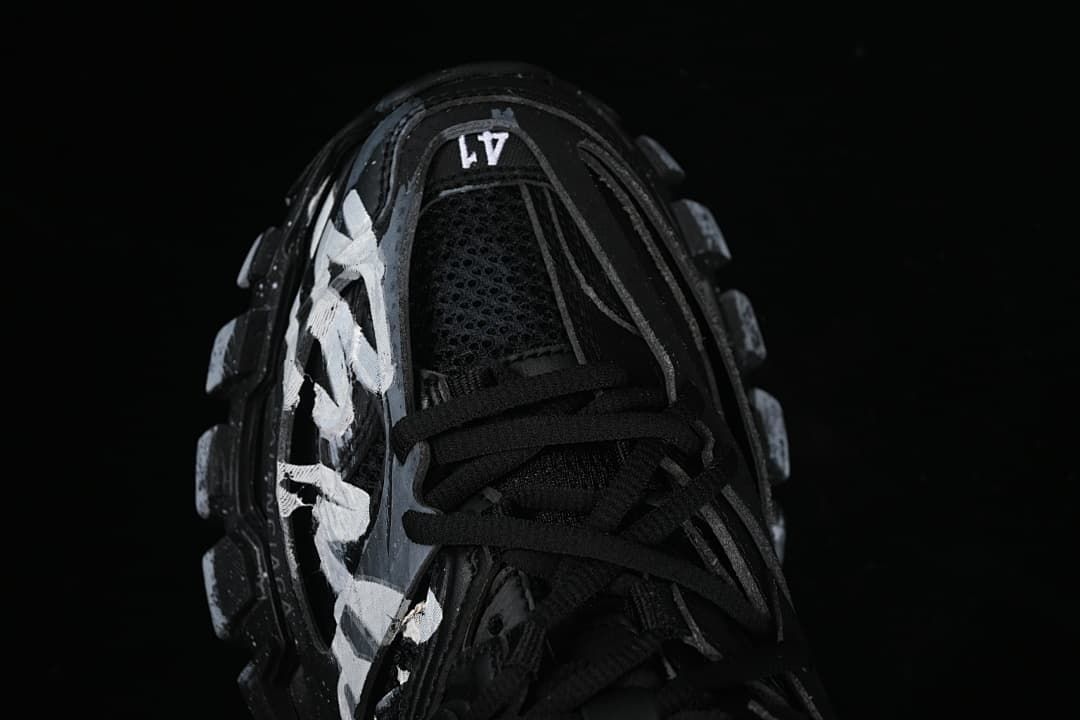 Top view of the sneaker showing a size marking of 41.