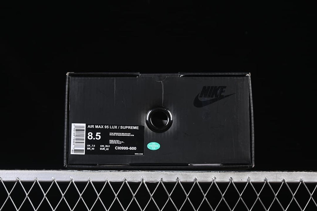 Black shoe box label identifying Air Max 95 Lux Supreme and EU size 42