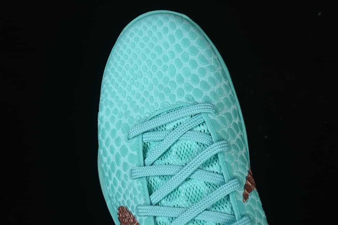 Top view of the patterned toe box and lace-up front.